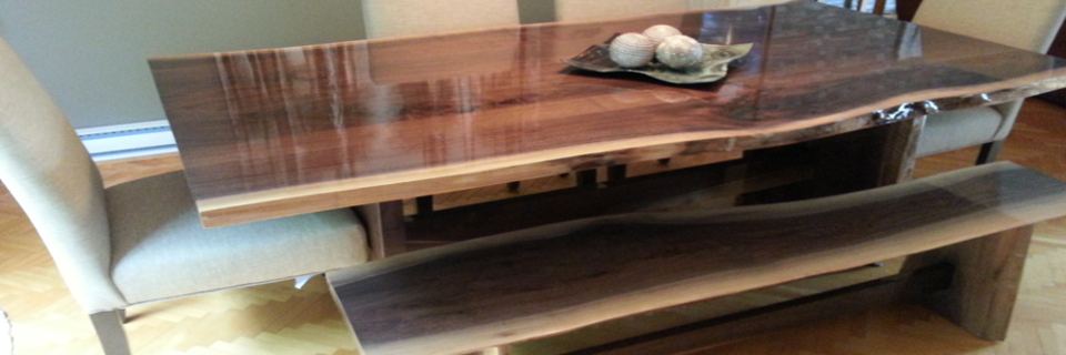Table en noyer noir fabriquée par Boisverco