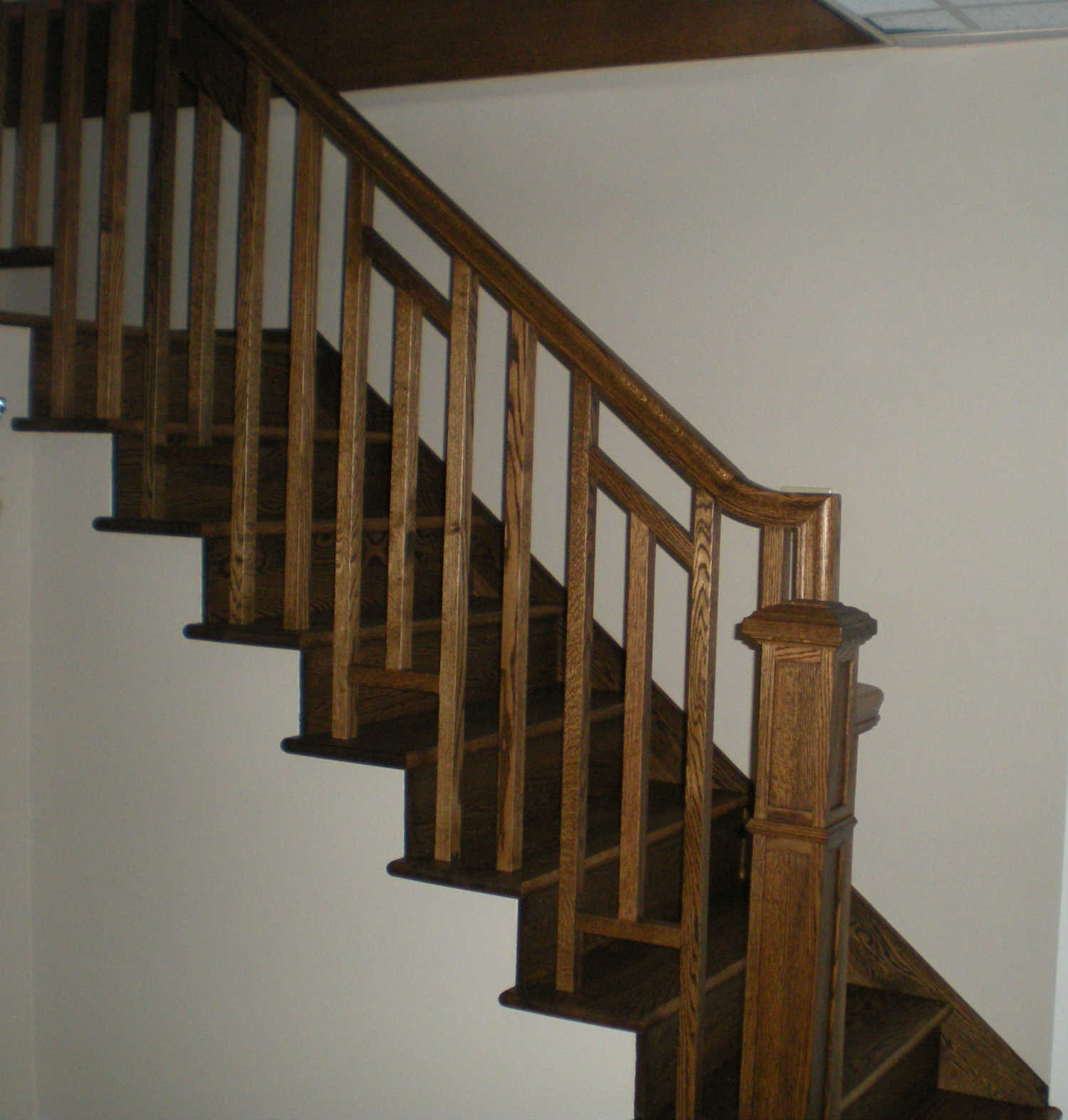 Escalier en chêne — barreaux carrés