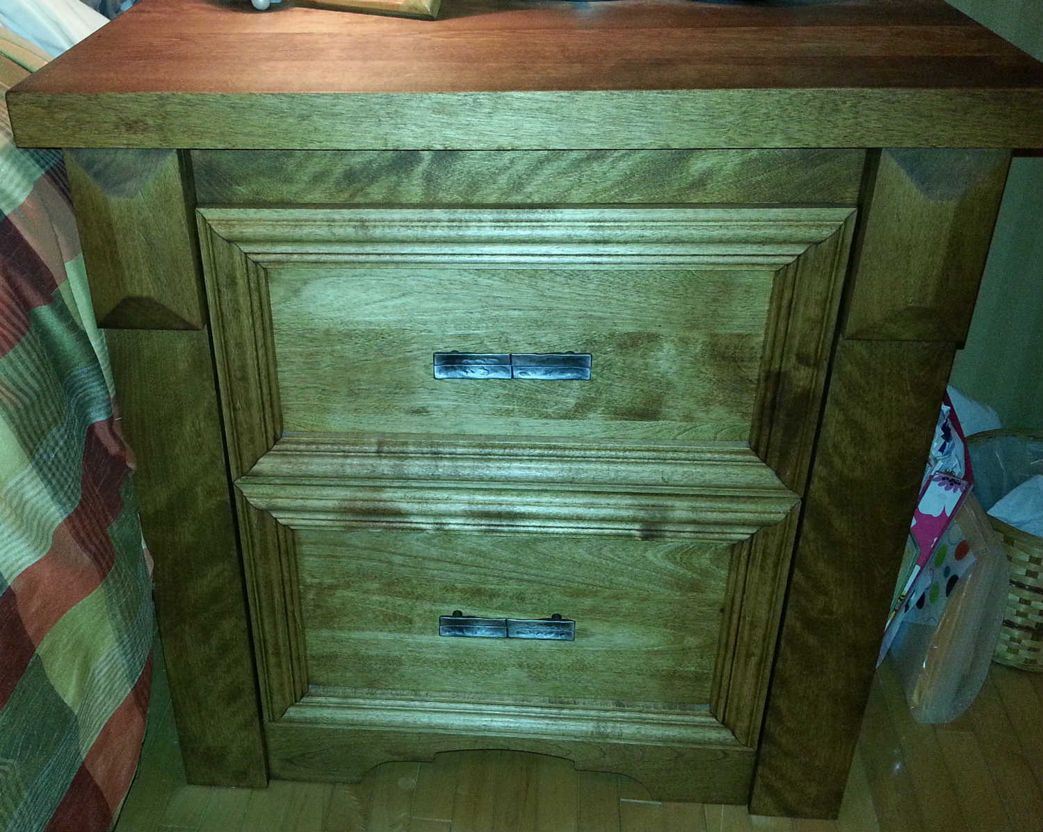 Commode patinée — style vintage
