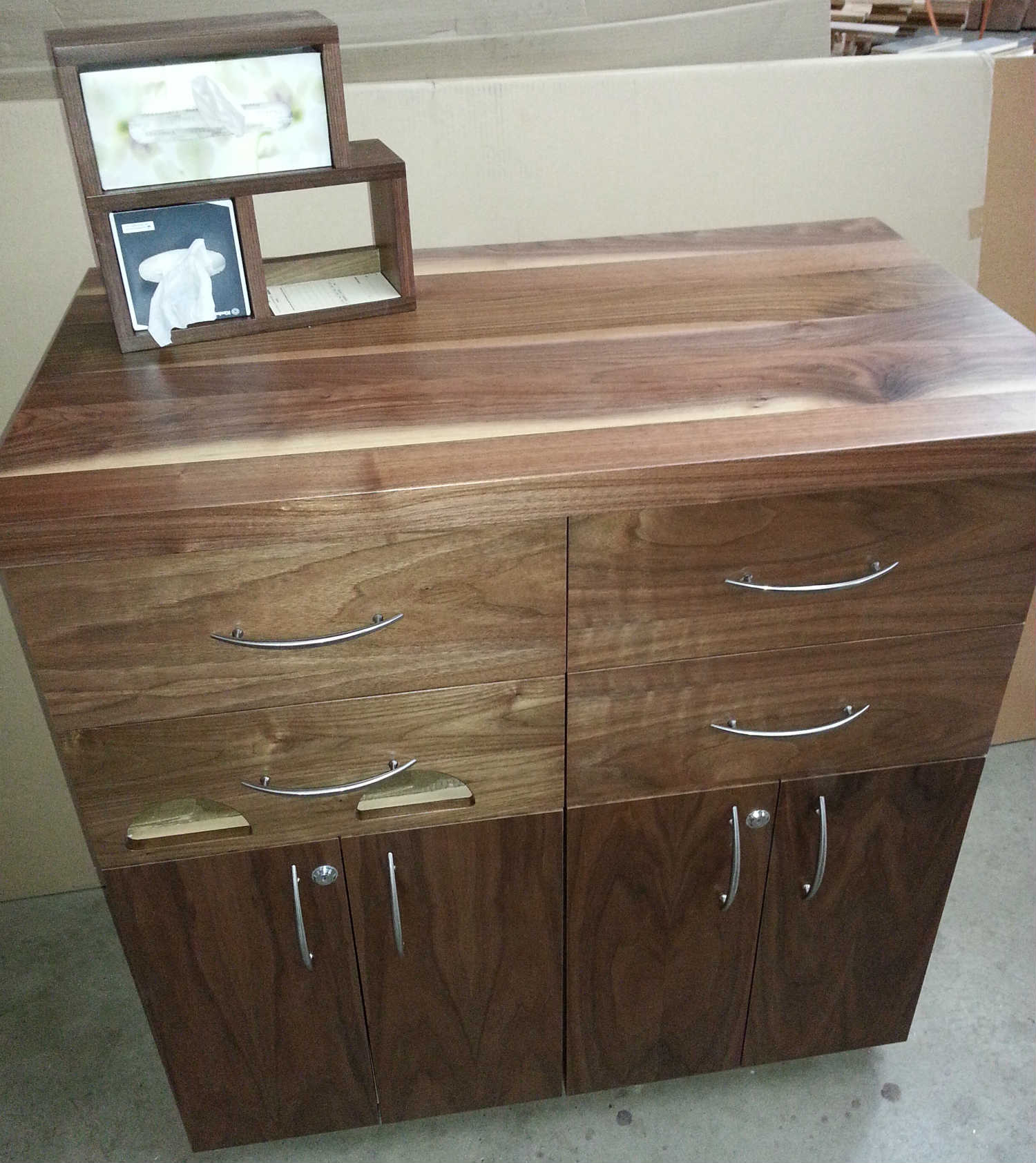 Commode en noyer noir