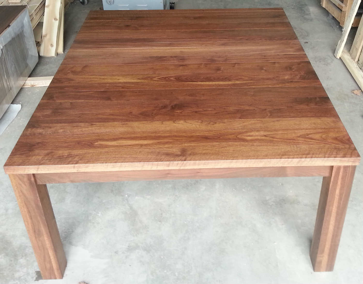 Table en noyer noir