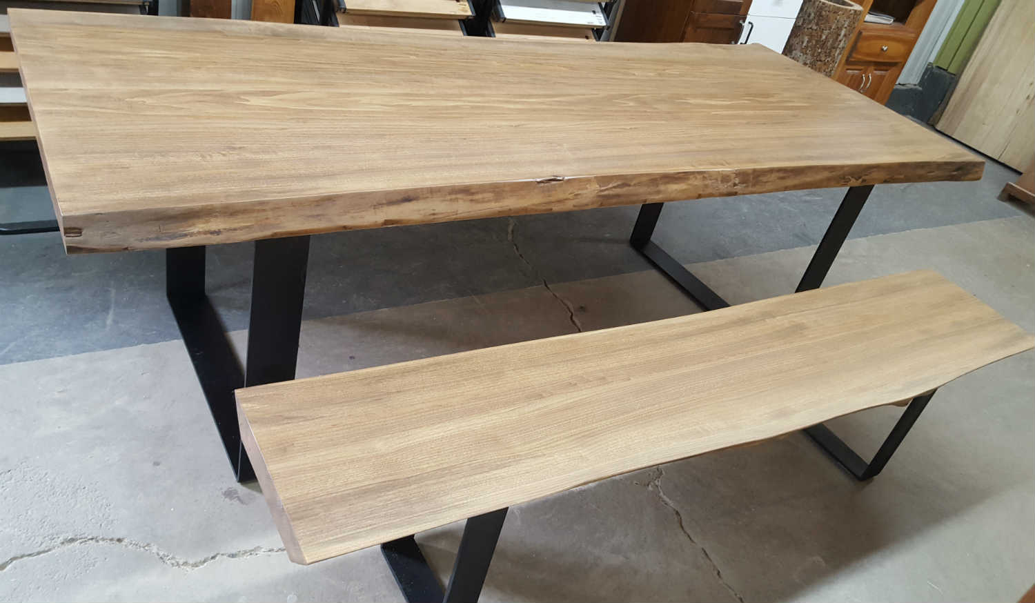 Table et banc live edge